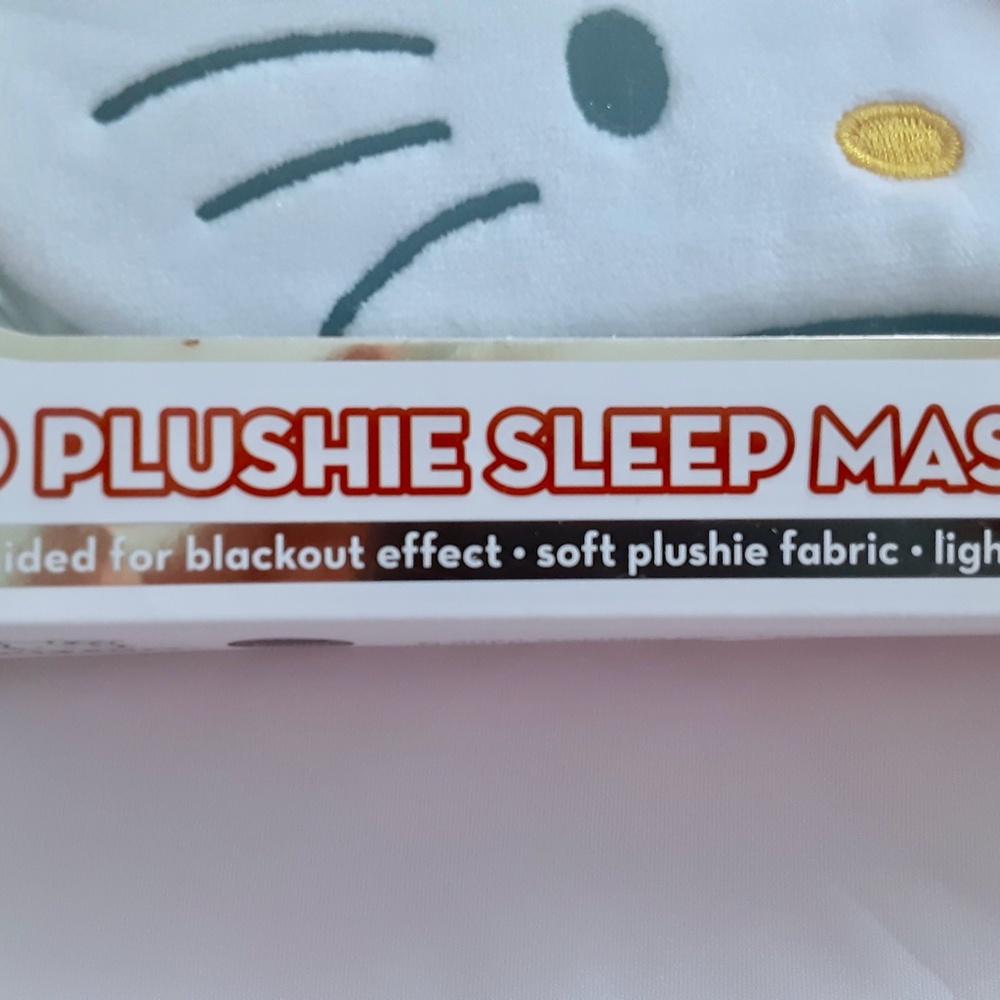NIB Limited Edition Hello Kitty Sleep Mask - Picture 4 of 4